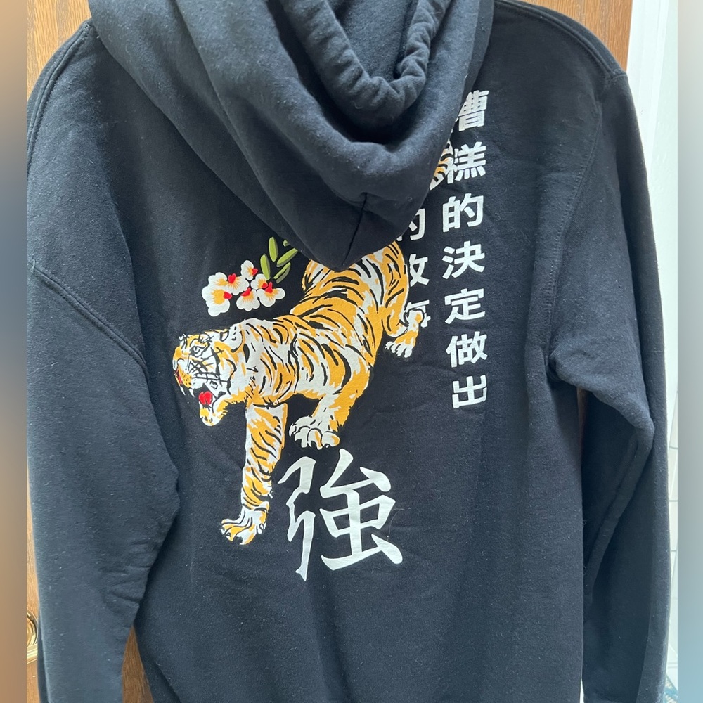 Men’s tiger hoodie